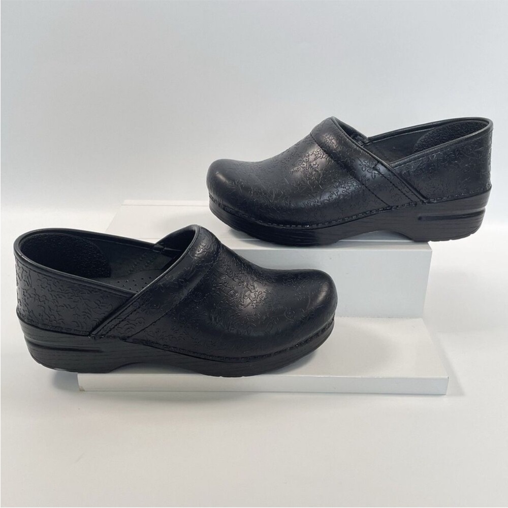 Dansko Professional Tooled Leather Clogs in Black Excellent condition 39 or 8.5 - Picture 2 of 10
